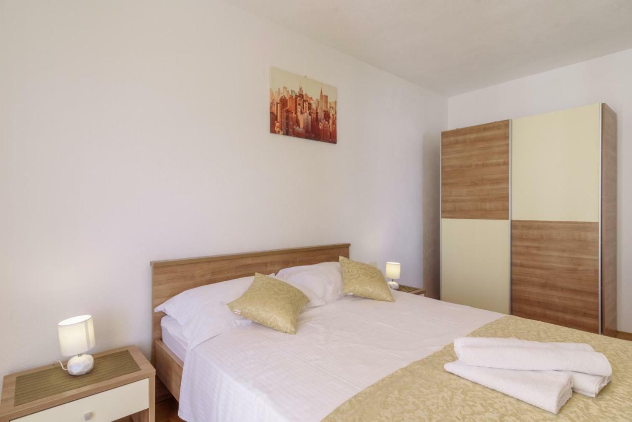 Renic Apartmani Kastela Luaran gambar