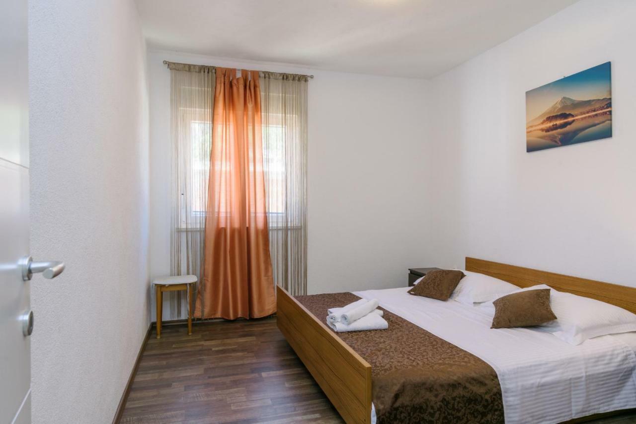 Renic Apartmani Kastela Luaran gambar