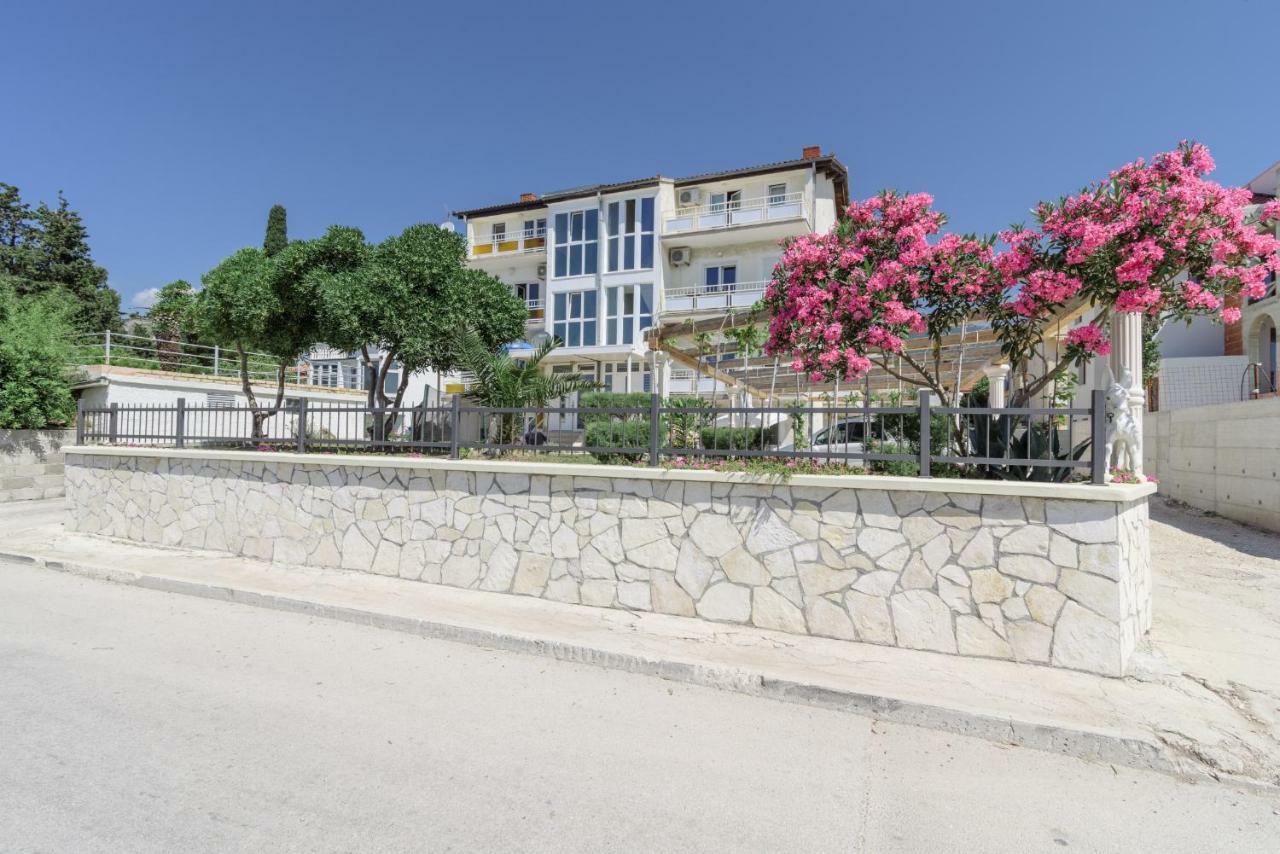 Renic Apartmani Kastela Luaran gambar